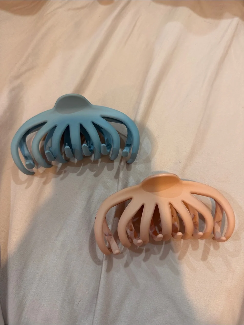 Set of 2 Matte Hair Claw Clips - Blue, Peach